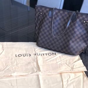Louis Vuitton MM Neverfull
